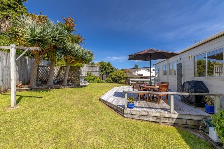 Photo of property in 6 Milne Place, Merrilands, New Plymouth, 4312