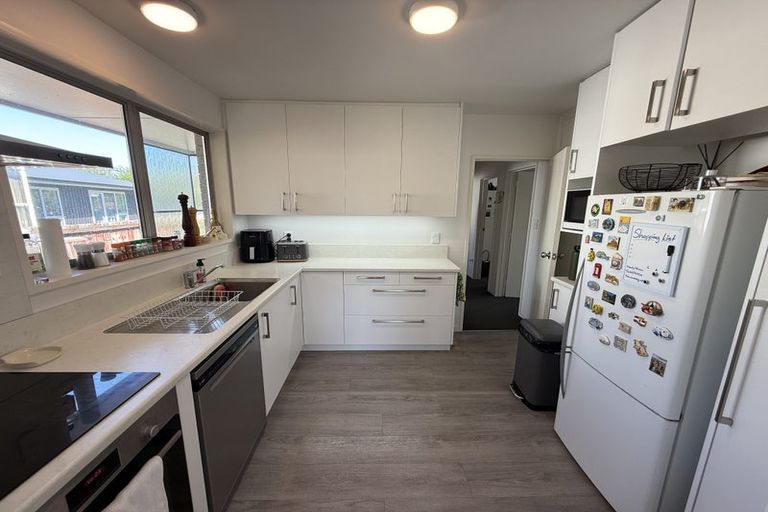 Photo of property in 2/259a Fifield Terrace, Opawa, Christchurch, 8023