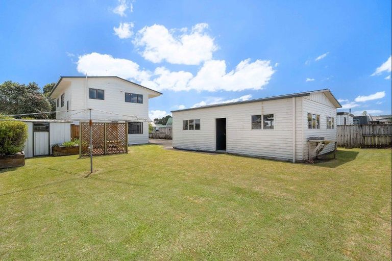 Photo of property in 112 Hampton Road, Whangamata, 3620