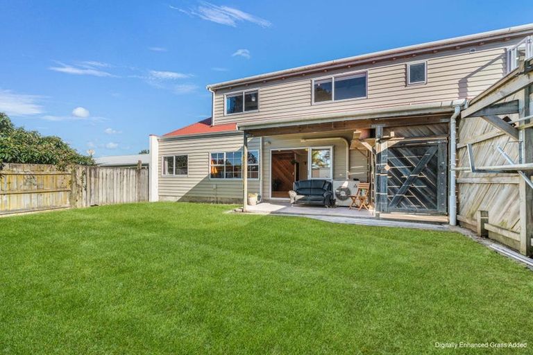 Photo of property in 46a Farquhar Road, Glendene, Auckland, 0602