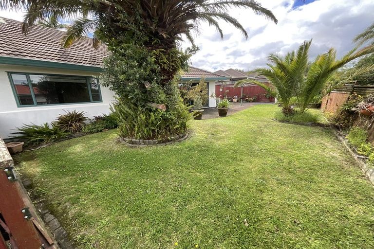 Photo of property in 12 The Mews, Shamrock Park, Auckland, 2016