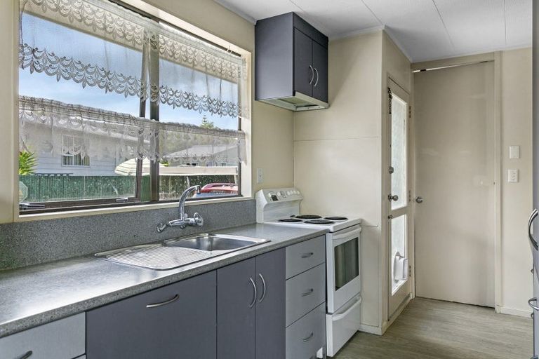 Photo of property in 6 Holland Grove, Richmond Heights, Taupo, 3330