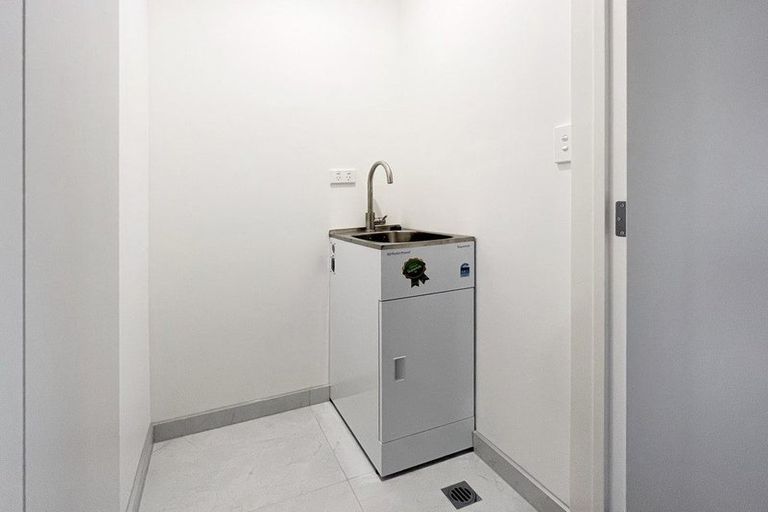 Photo of property in 4/17 Rewarewa Road, Te Atatu Peninsula, Auckland, 0610