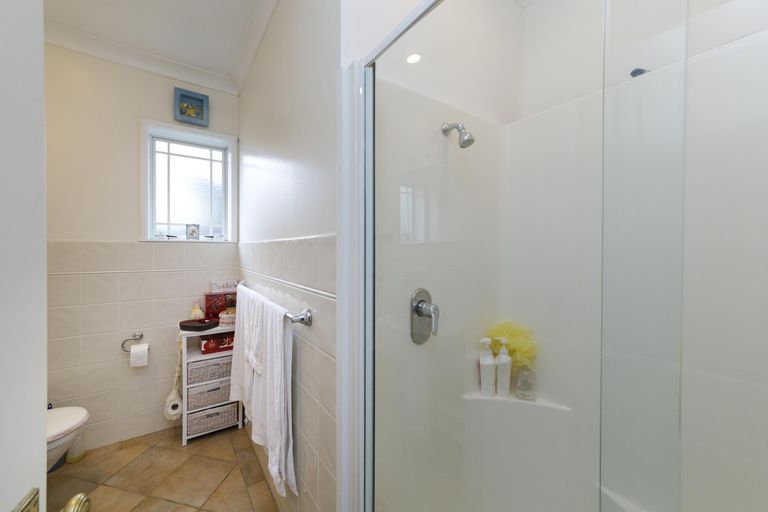 Photo of property in 4 The Oaks, Awapuni, Palmerston North, 4412