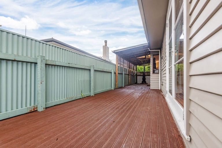 Photo of property in 14 Mokau Place, Terrace End, Palmerston North, 4410