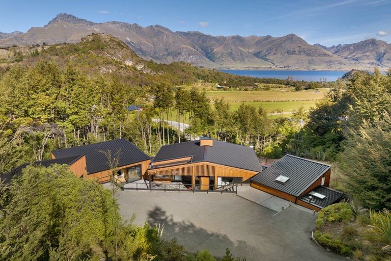 Photo of property in 18 Falcon Heights, Mount Creighton, Queenstown, 9371