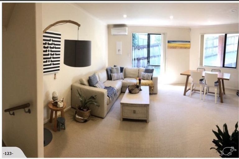 Photo of property in 26 William Gamble Drive, Greenhithe, Auckland, 0632