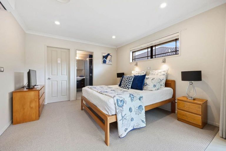 Photo of property in 16 Erceg Way, Rosehill, Papakura, 2113