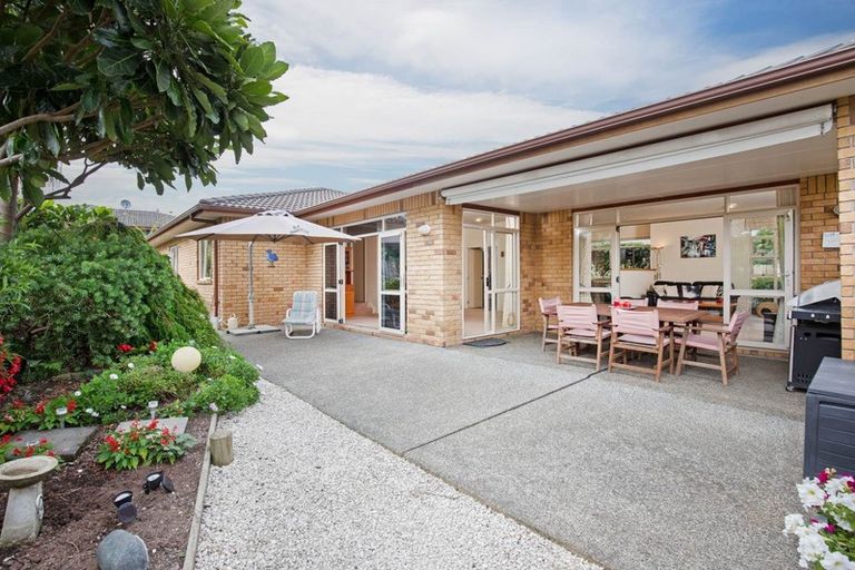 Photo of property in 4 Saltwood Street, Red Beach, 0932