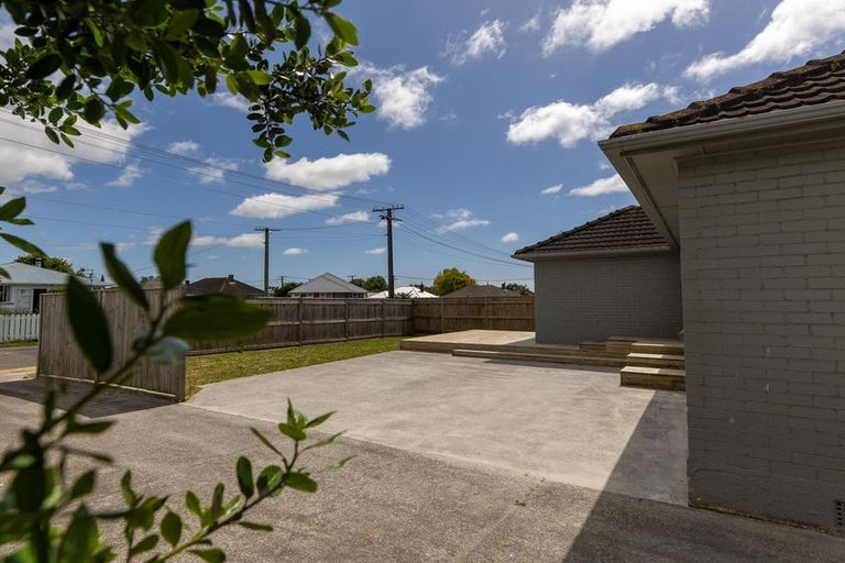 Photo of property in 1 Kauri Street, Levin, 5510