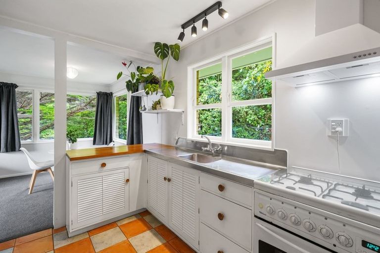 Photo of property in 93 Dowse Drive, Maungaraki, Lower Hutt, 5010