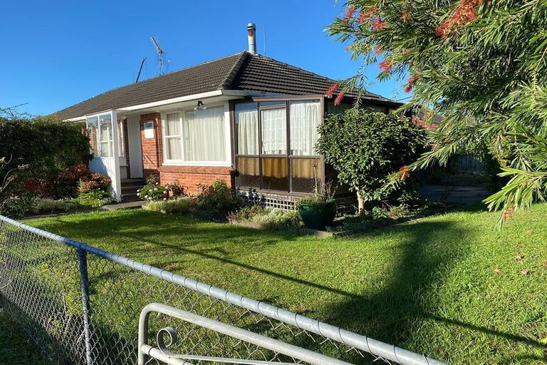 Photo of property in 1/10 Ocean View Road, Northcote, Auckland, 0627