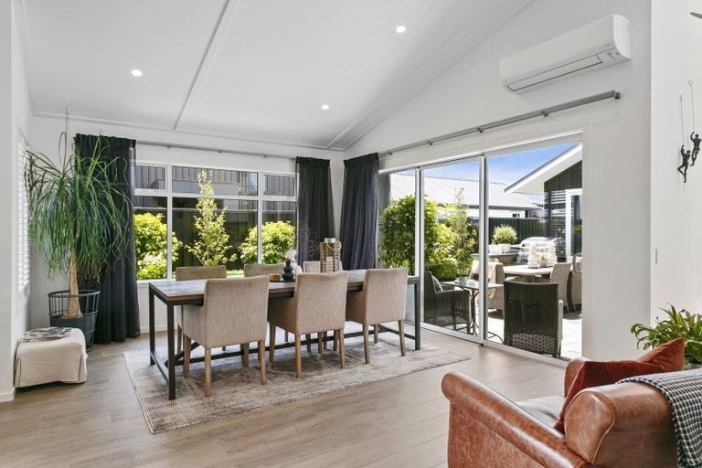 Photo of property in 16 Pukenamu Road, Rainbow Point, Taupo, 3330