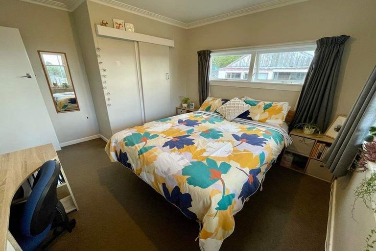 Photo of property in 6 Rarawa Place, Vogeltown, New Plymouth, 4310