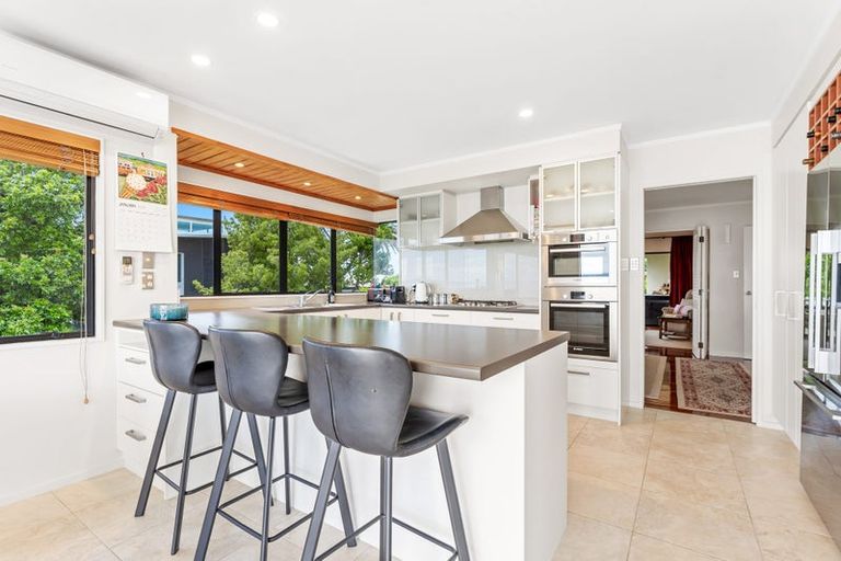 Photo of property in 32 Vipond Road, Stanmore Bay, Whangaparaoa, 0932