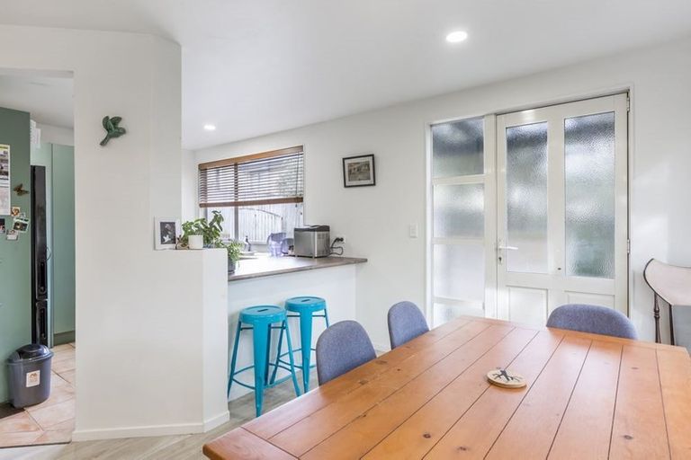 Photo of property in 18b Holiday Road, Stanmore Bay, Whangaparaoa, 0932