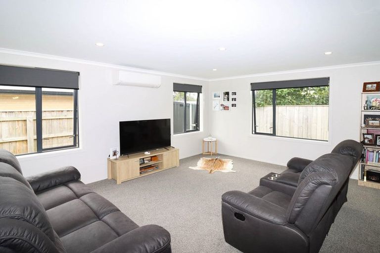 Photo of property in 5 Angus Place, Carterton, 5713