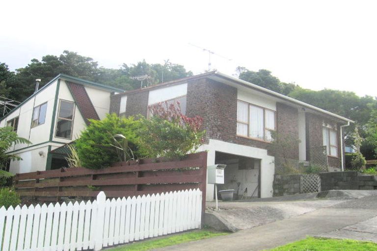 Photo of property in 2a Aspen Grove, Maungaraki, Lower Hutt, 5010