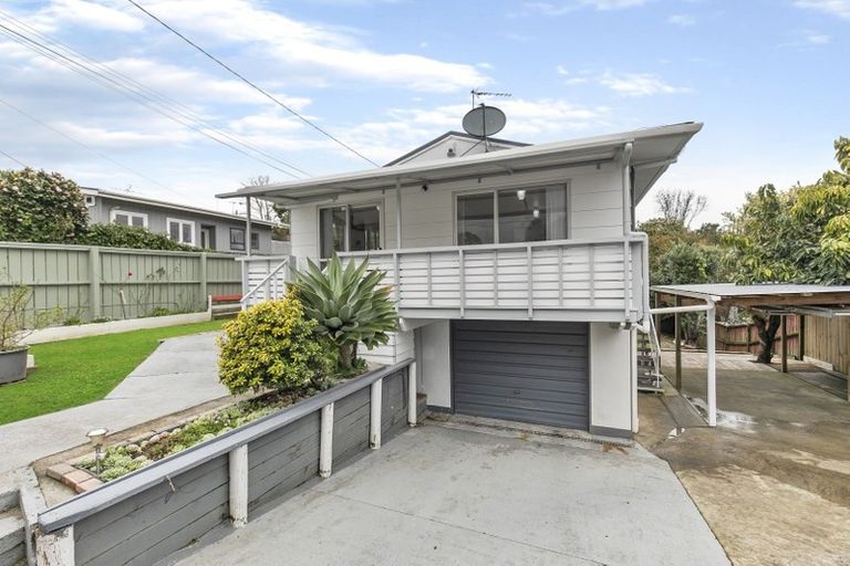 Photo of property in 2/119 Beach Haven Road, Beach Haven, Auckland, 0626