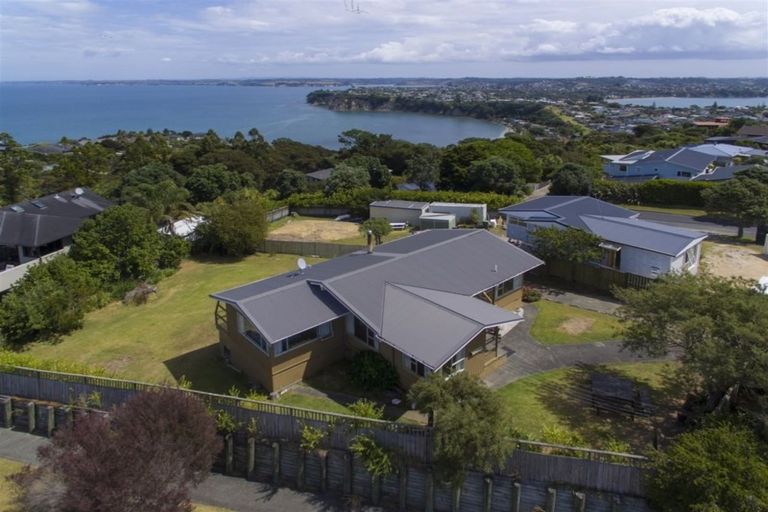 Photo of property in 113 Roberts Road, Matakatia, Whangaparaoa, 0930