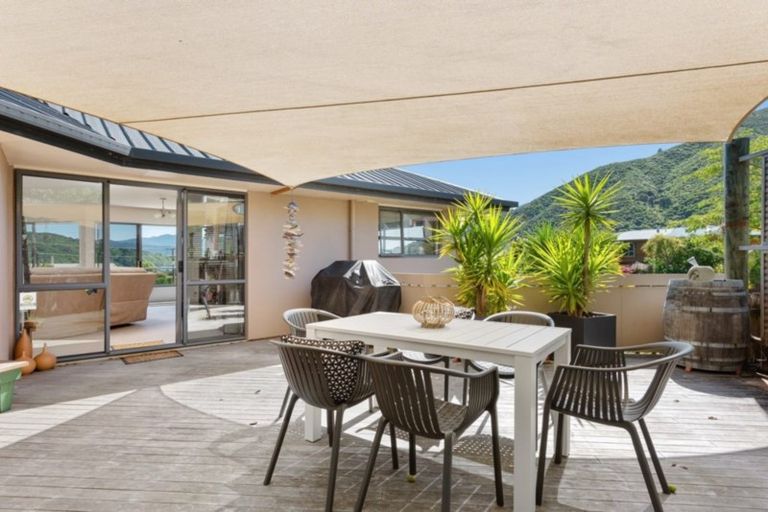 Photo of property in 68 Moana View Road, Waikawa, Picton, 7220