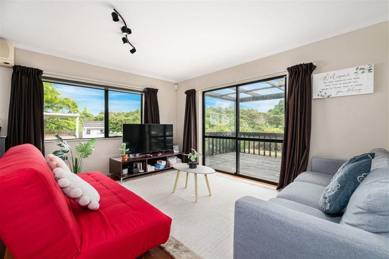 Photo of property in 1/13a Kitewao Street, Northcote, Auckland, 0627
