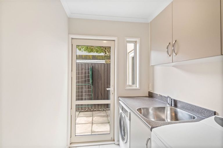 Photo of property in 43 Memorial Avenue, Ilam, Christchurch, 8053