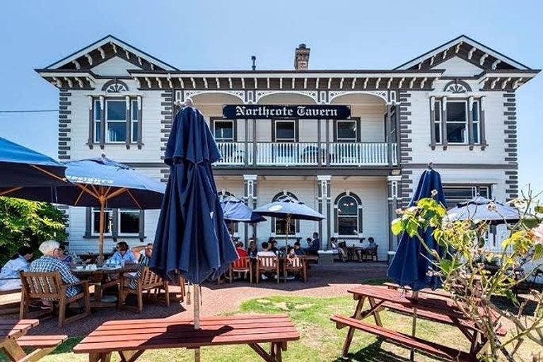 Photo of property in 6 Beach Road, Northcote Point, Auckland, 0627