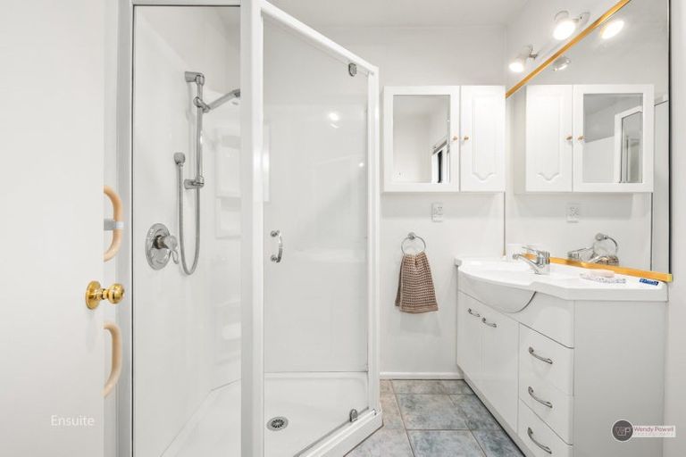 Photo of property in 2 Kirton Drive, Riverstone Terraces, Upper Hutt, 5018