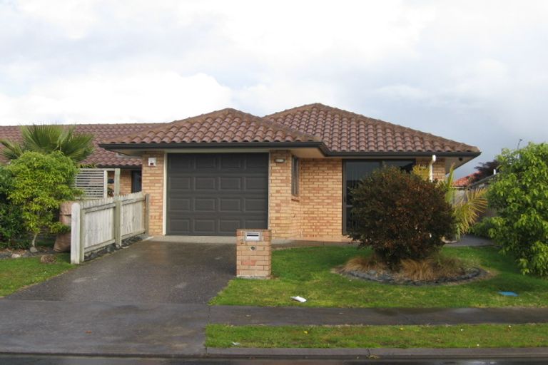 Photo of property in 2 Caltra Place, East Tamaki, Auckland, 2016