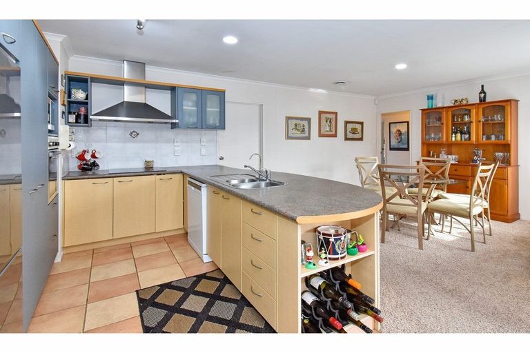 Photo of property in 42 Sandwick Drive, Weymouth, Auckland, 2103