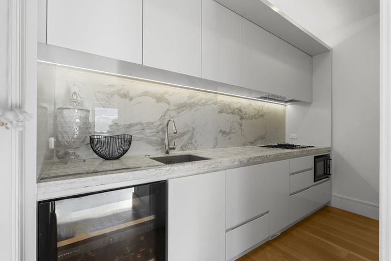 Photo of property in 37 Lake Pupuke Drive, Takapuna, Auckland, 0622