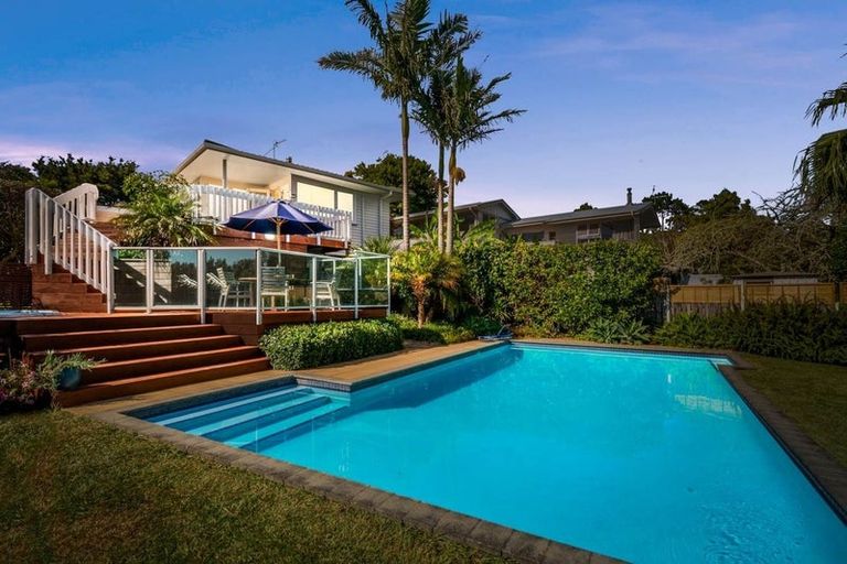 Photo of property in 103 Matipo Road, Mairangi Bay, Auckland, 0630