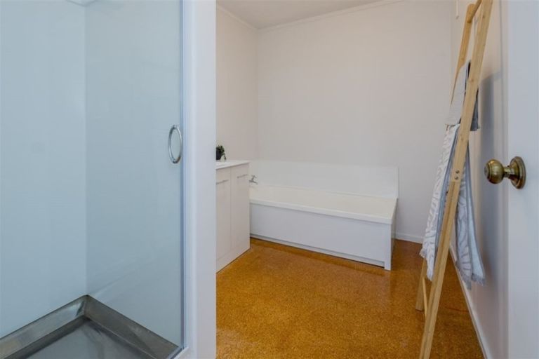 Photo of property in 6 Highbury Drive, Levin, 5510