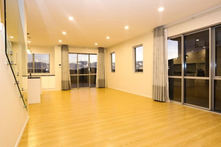 Photo of property in 18 Kingfisher Road, Silverdale, 0932