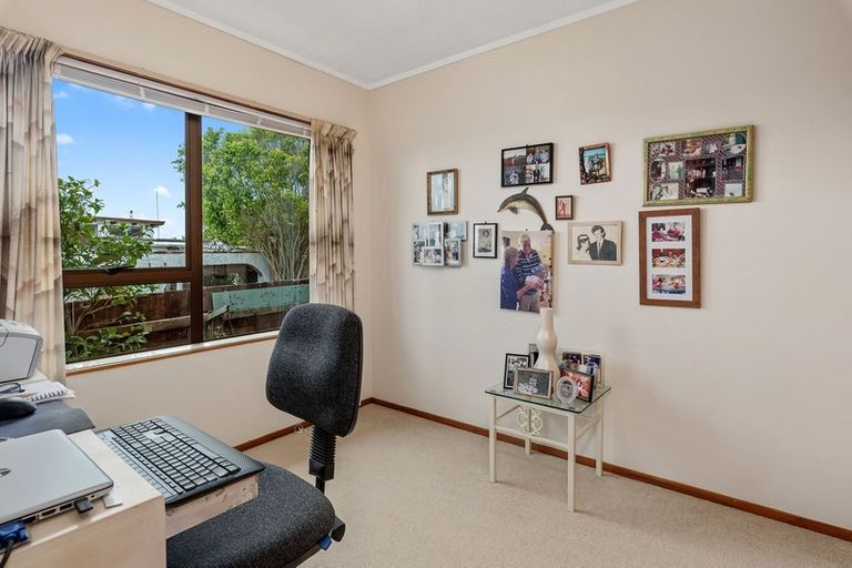 Photo of property in 2/2 Law Street, Torbay, Auckland, 0630