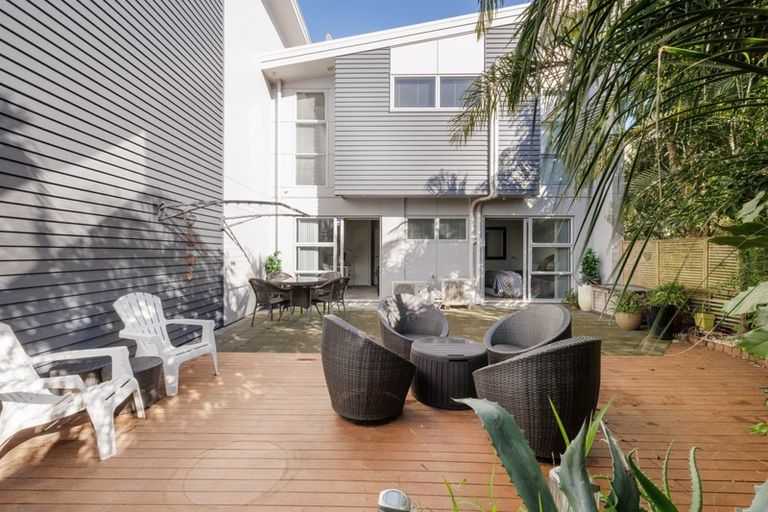 Photo of property in 28 Tory Way, Omokoroa, 3114