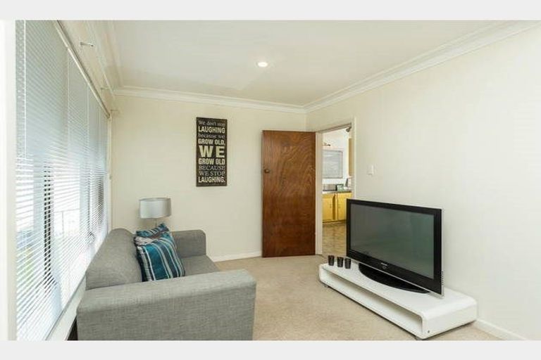 Photo of property in 34a Buscomb Avenue, Henderson, Auckland, 0610