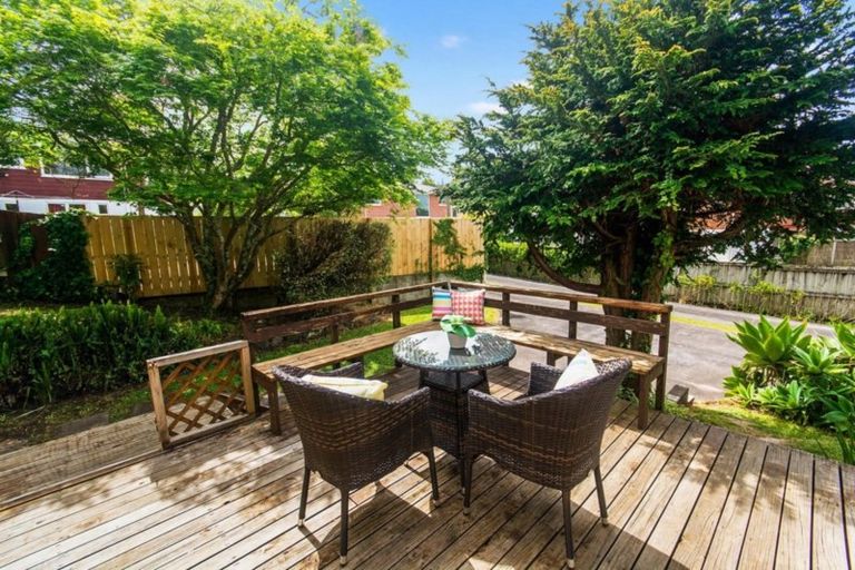 Photo of property in 11 Merchant Avenue, Te Atatu South, Auckland, 0610