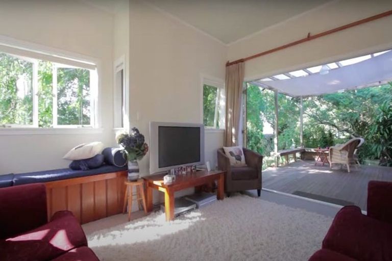 Photo of property in 100 Roberts Road, Te Atatu South, Auckland, 0610