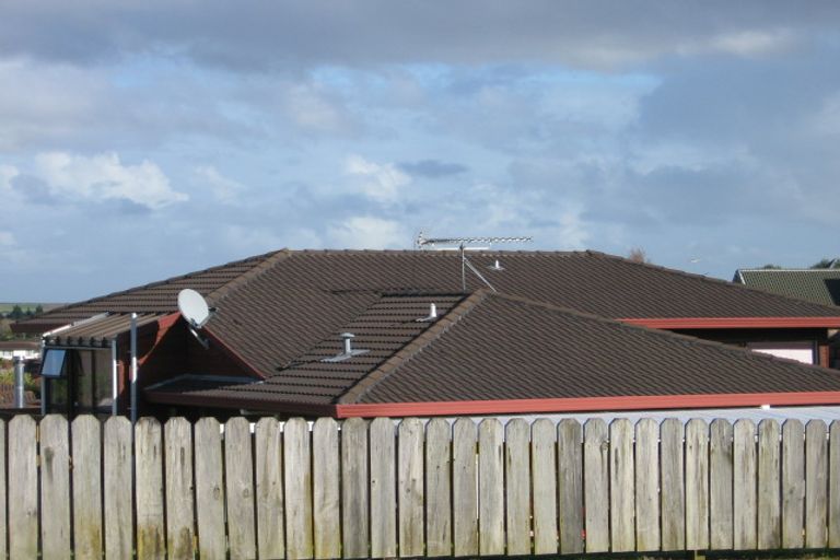 Photo of property in 35 Channing Crescent, Botany Downs, Auckland, 2010
