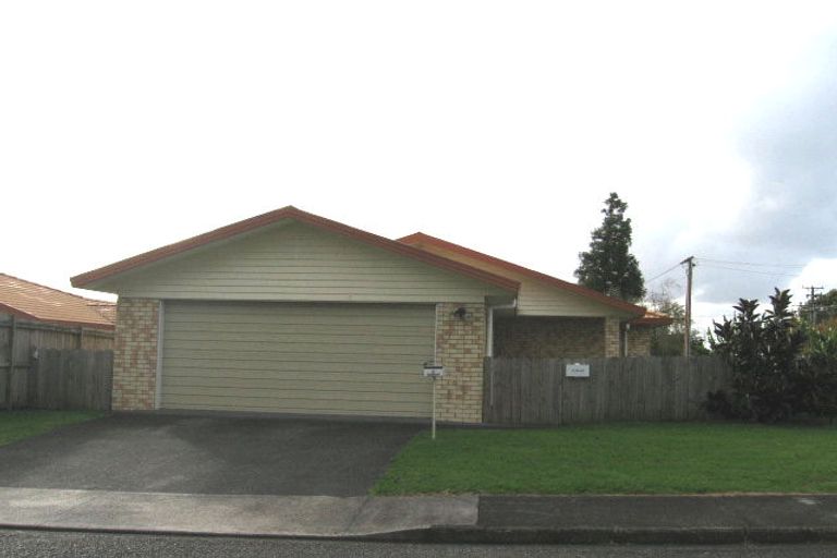 Photo of property in 1a Thomas Rea Place, Te Atatu South, Auckland, 0610
