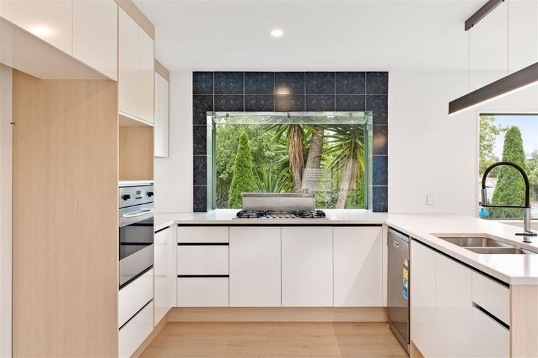 Photo of property in 2 Ferngrove Avenue, Ranui, Auckland, 0612