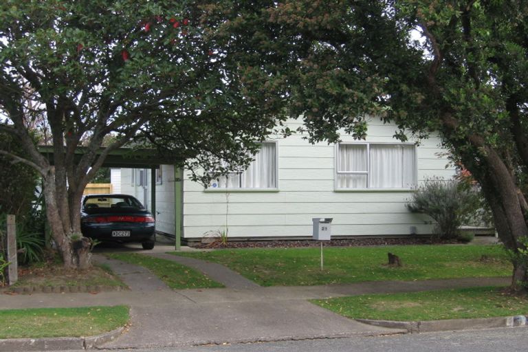 Photo of property in 21 Hughes Crescent, Taita, Lower Hutt, 5011