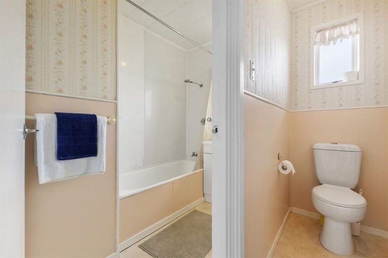 Photo of property in 174 Cascades Road, Pakuranga Heights, Auckland, 2010