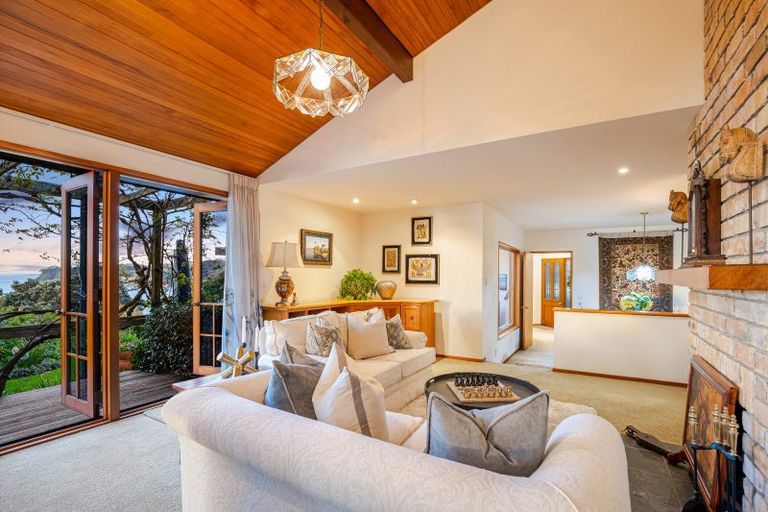 Photo of property in 28 The Crescent, Tindalls Beach, Whangaparaoa, 0930