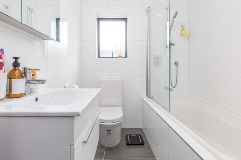 Photo of property in 20 Mangrove Lane, Albany Heights, Auckland, 0632