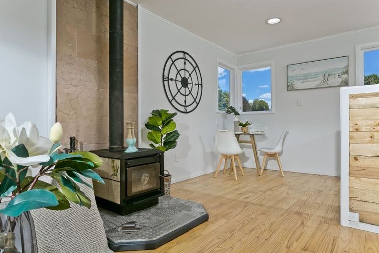 Photo of property in 18 Lendic Avenue, Henderson, Auckland, 0612