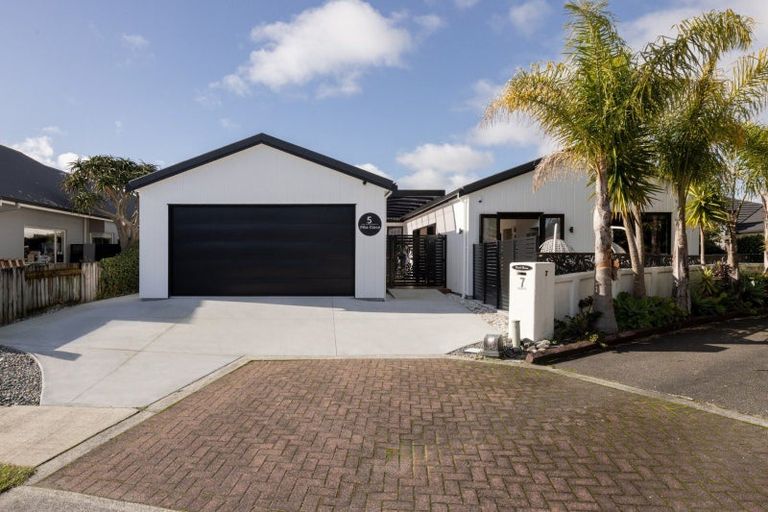 Photo of property in 5 Piha Close, Papamoa Beach, Papamoa, 3118