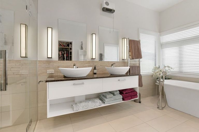 Photo of property in 36 Hoeke Road, Carrington, Carterton, 5791